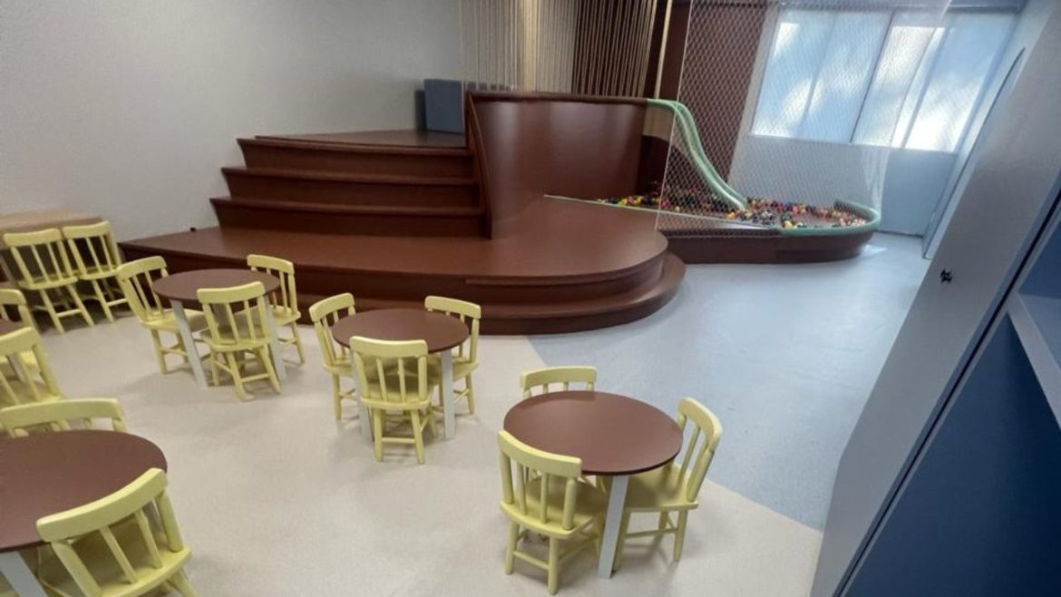 piso vinílico em áreas de alto tráfego